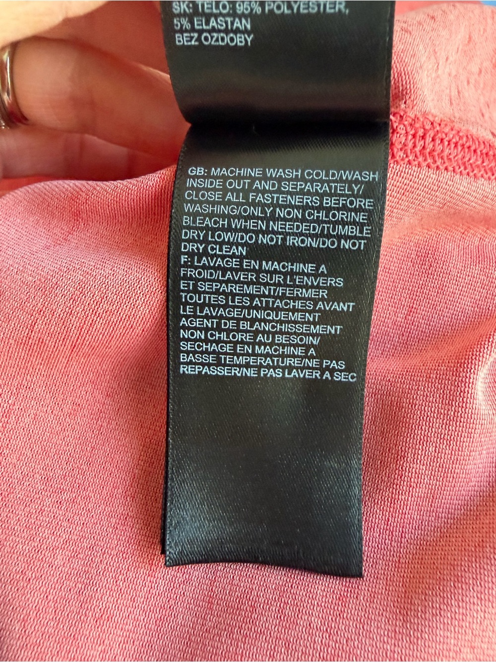 The North Face Women's Activewear Tee in Coral-Red, Medium, EUC, Short Sleeve - Picture 10 of 10